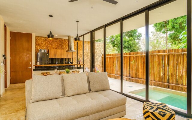 Luminous Private Pool Condo & Communal Rooftop Pool Lounge