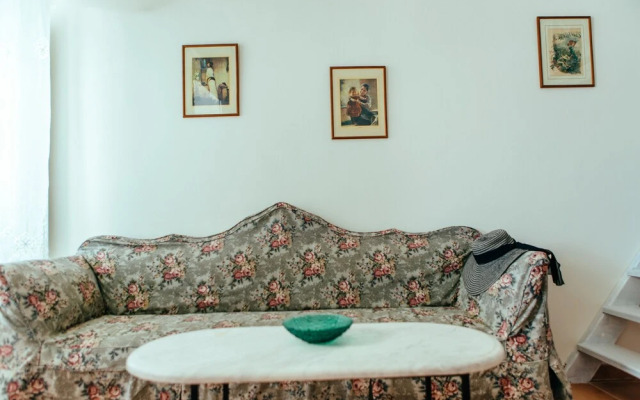 Day One Fira Mansion