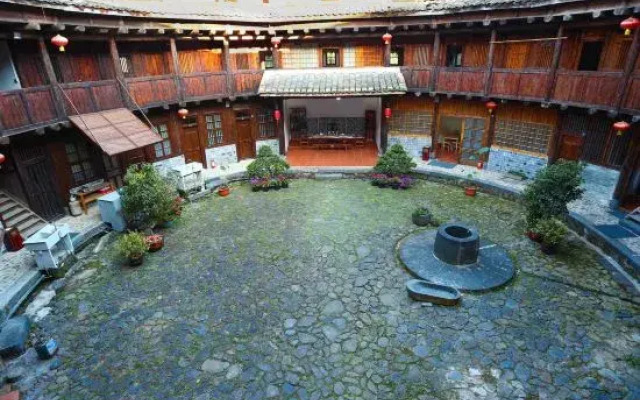 Tea Man Station 3 Fuqian Building 1906 Tulou Homestay