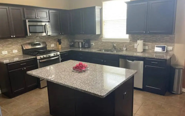 Luxury Stay - Near Houston Airport