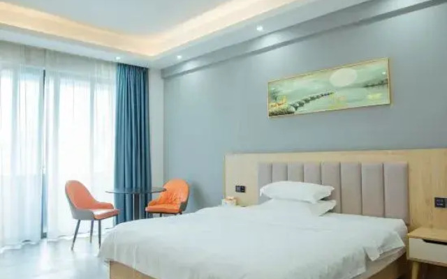 Qiongzhong Santaiyuanlong Business Hotel