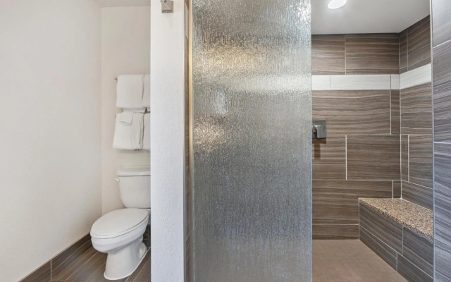 Cherry Tree Inn & Suites