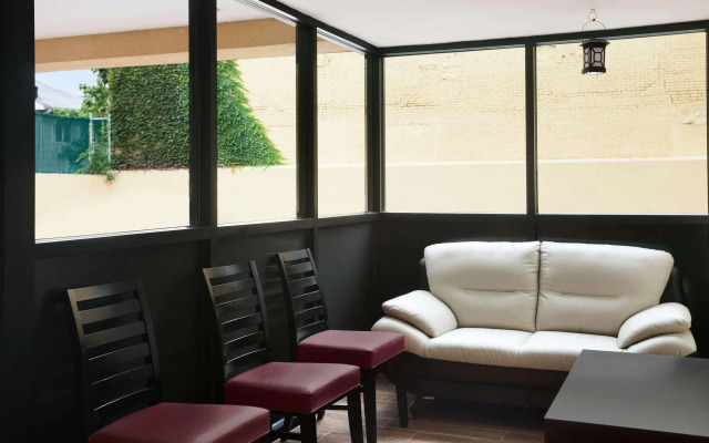 Super 8 By Wyndham Bronx