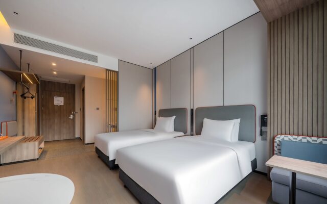 Holiday Inn Express Jiangmen East Station, an IHG Hotel