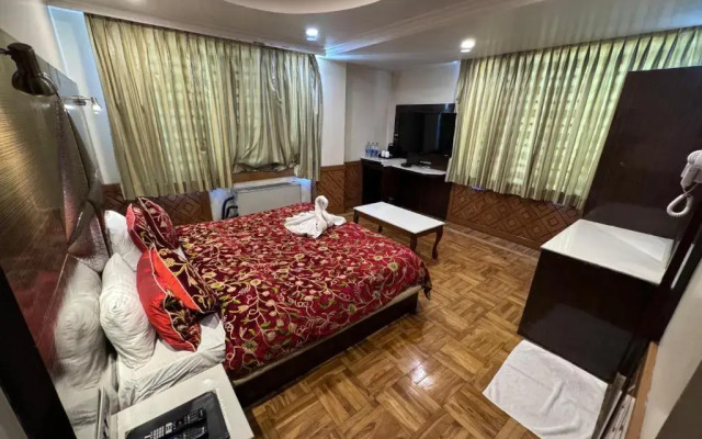 Opera Inn by OYO Rooms
