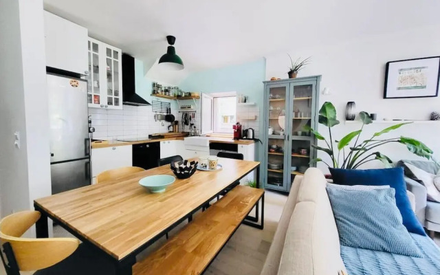 Large 2 bedrooms house with parking
