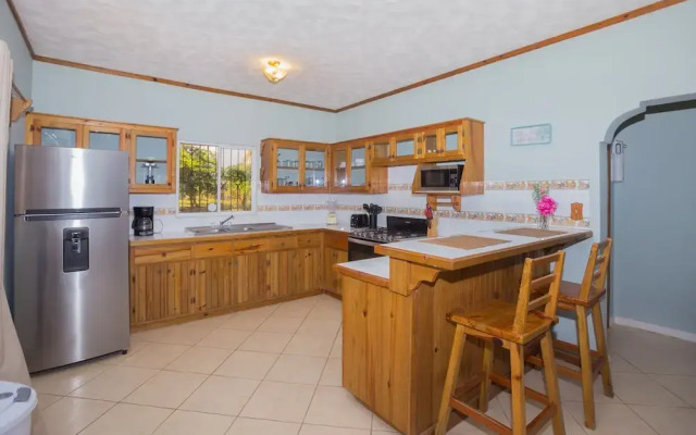 Roatan Ocean View - Ground Floor 2 Bedroom Apts