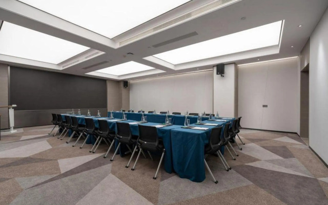 Novotel Jinniu Hotel