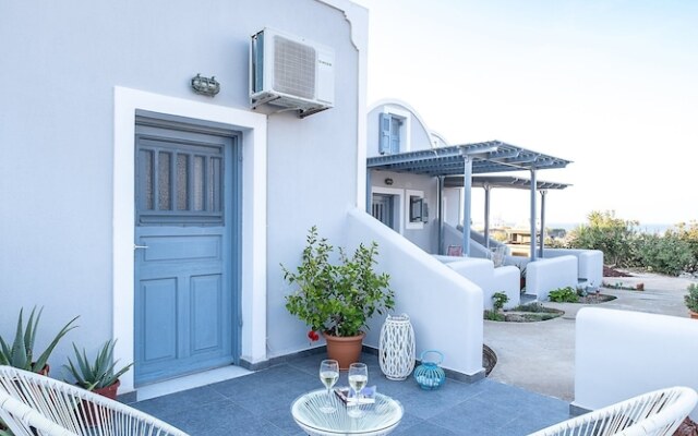 Paradise, Traditional Cycladic House