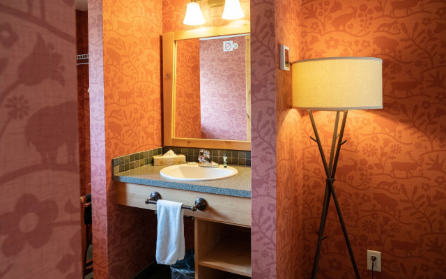 The Fox Hotel and Suites