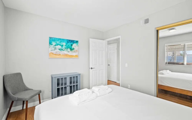 Spacious Retreat Near Iconic LA Sights