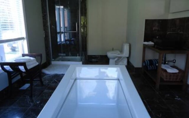 Jabberwock Guesthouse Bed and Breakfast