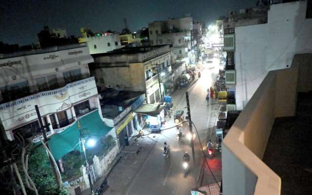 Goroomgo Bhagwaan Das Varanasi