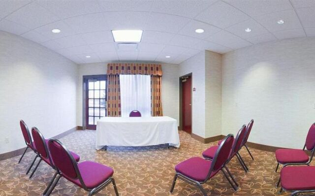 Holiday Inn Express & Suites Bethlehem Arpt-Allentown Area