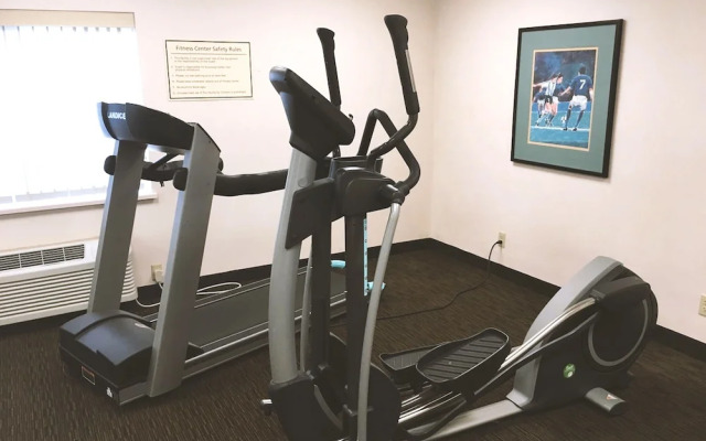 Norwood Inn & Suites Milwaukee