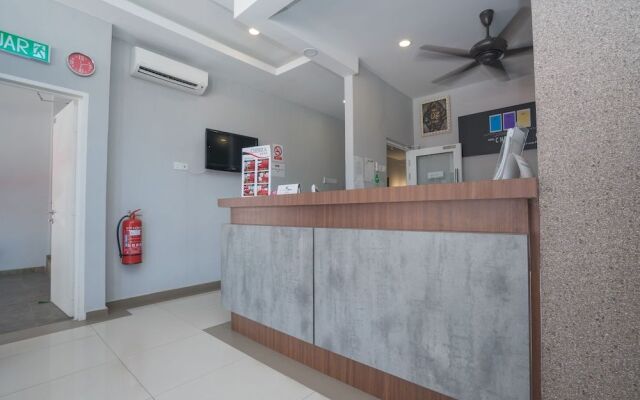 OYO 906 Happy 92 Hotel Lumut