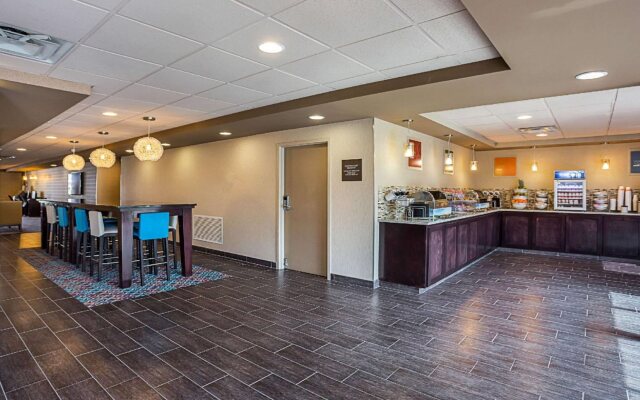 Comfort Suites University