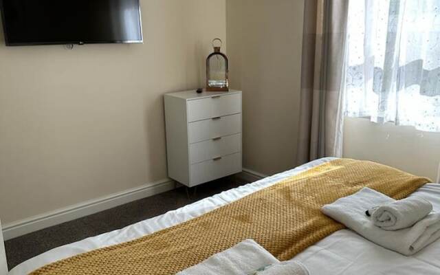 Lovely 2-bed Apartment in Stroud