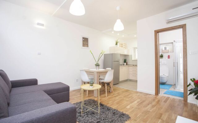 Apartment Maja - 50 m from beach : A2 Makarska, Riviera Makarska