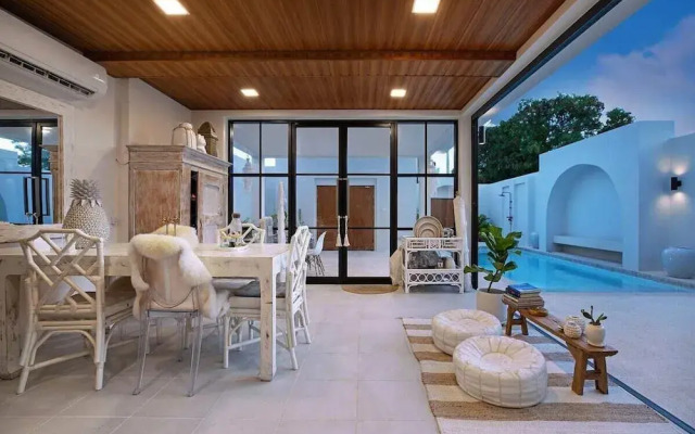 Mediterranean-Asian 3BR Villa Cristina