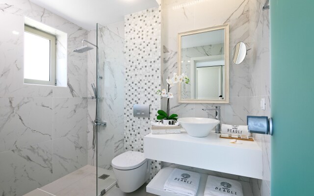 White Pearls Luxury Suites - Adults Only