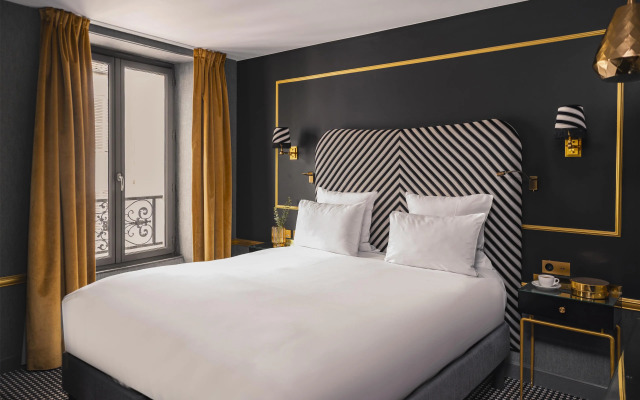 Snob Hotel