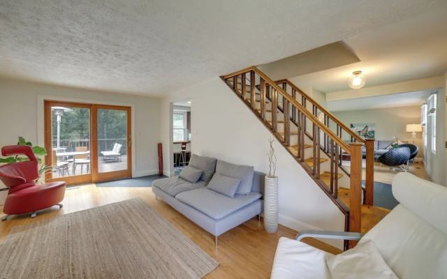 Charming Vacation Rental: 15 Mi to Pittsburgh