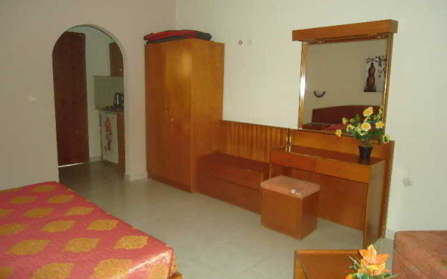 Lyristis Apartments Plus
