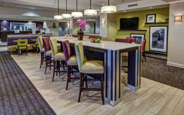Hampton Inn by Hilton Dunn