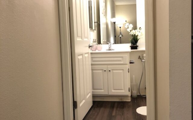 Prime Location For UCLA Students S209