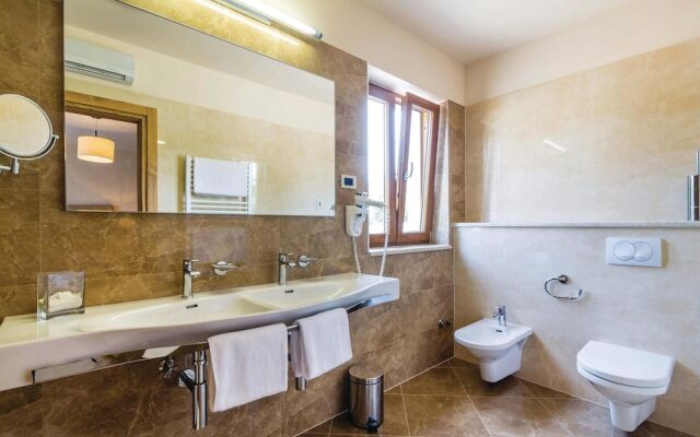 Beautiful Home in Turcic With Wifi and 4 Bedrooms