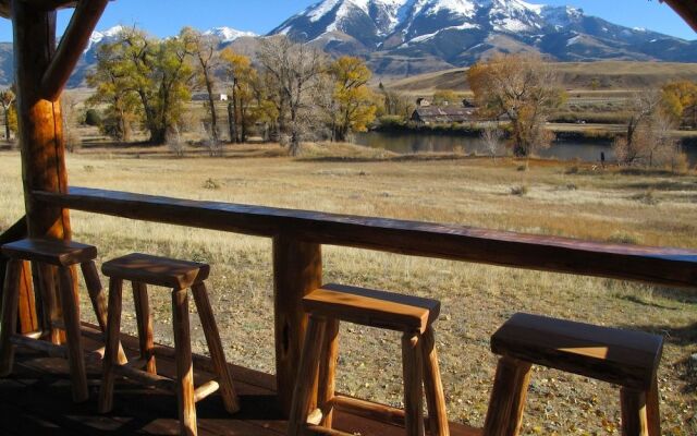 Paradise Gateway B&B and Vacation Homes