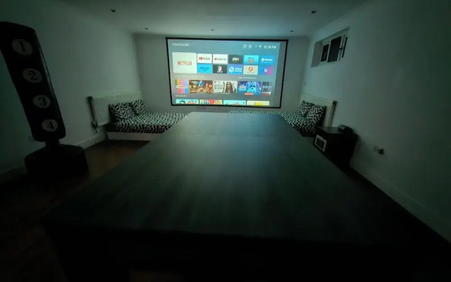 SnoozeDen Westmead – Windsor Castle & Legoland