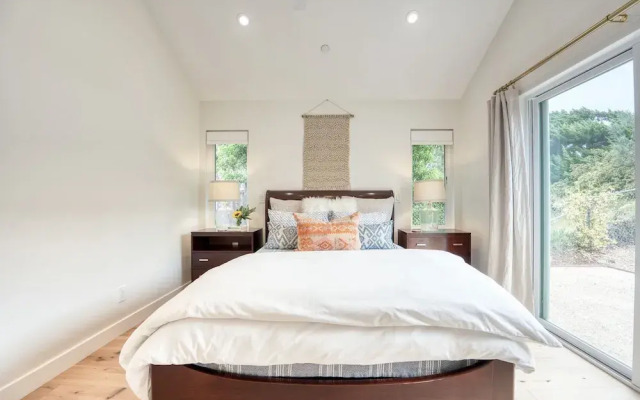 727 Sonrisa St 1 Bedroom Home by RedAwning