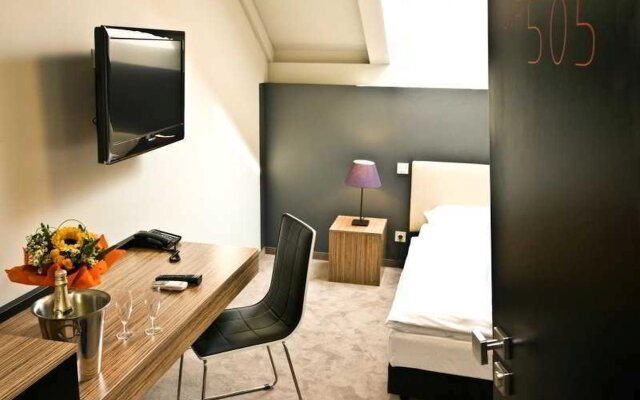 Hotel Noir