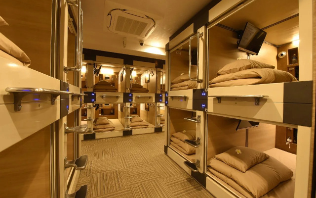 Capsule Hotel Anshin Oyado Premier Resort Kyoto Shijo Karasuma