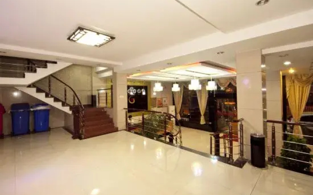 Jinqiao Business Hotel