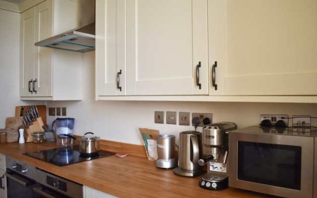 Spacious 2 Bedroom With Sea Views