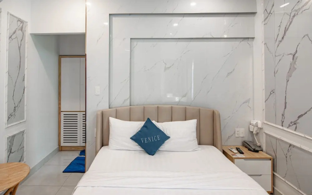 Venice 1 Hotel by ZUZU