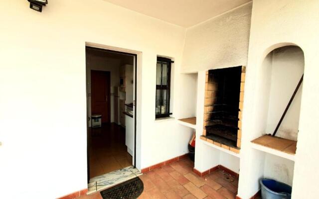 LovelyStay - Alto dos Caliços 2BR House with Garden
