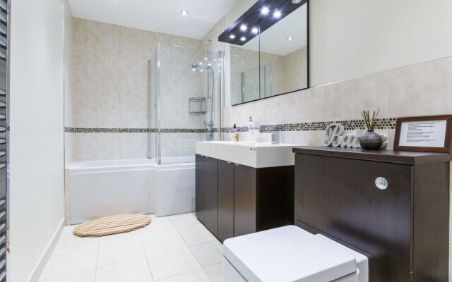 Modern 2bed Townhouse in Central London Sleeps 6