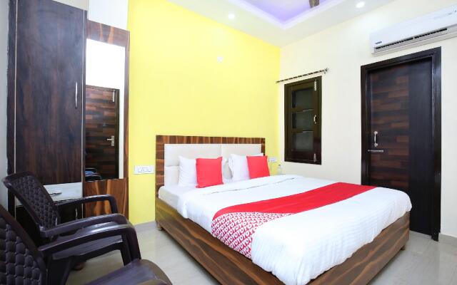 OYO 22332 Hotel Zs