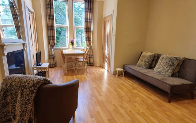 Cosy & Modern Apartment in Central Edinburgh