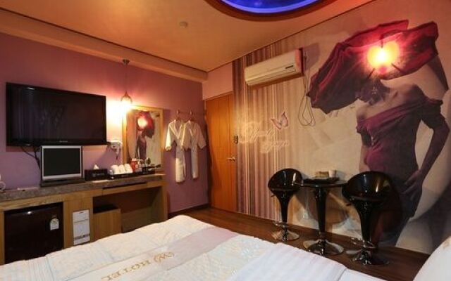 W Motel