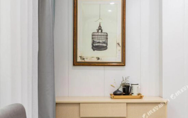 Sweet Fruit Light Luxury Hotel (Hainan Provincial People's Hospital)