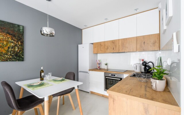 M&R Apartament Airport&Business DeLuxe Cybernetyki