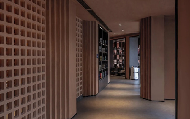 Cnhol Radient Hotel