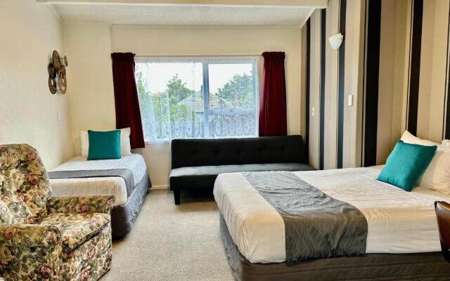 Parkside Motel and Apartments