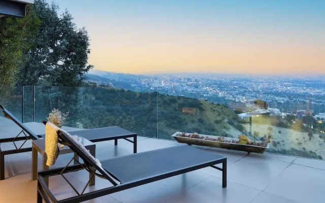 Hollywood Overlook by Avantstay Private Pool + Hot Tub Panoramic Views
