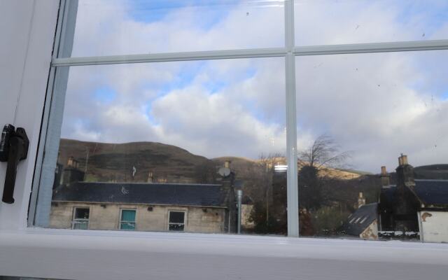 Dollar Apartments at 39